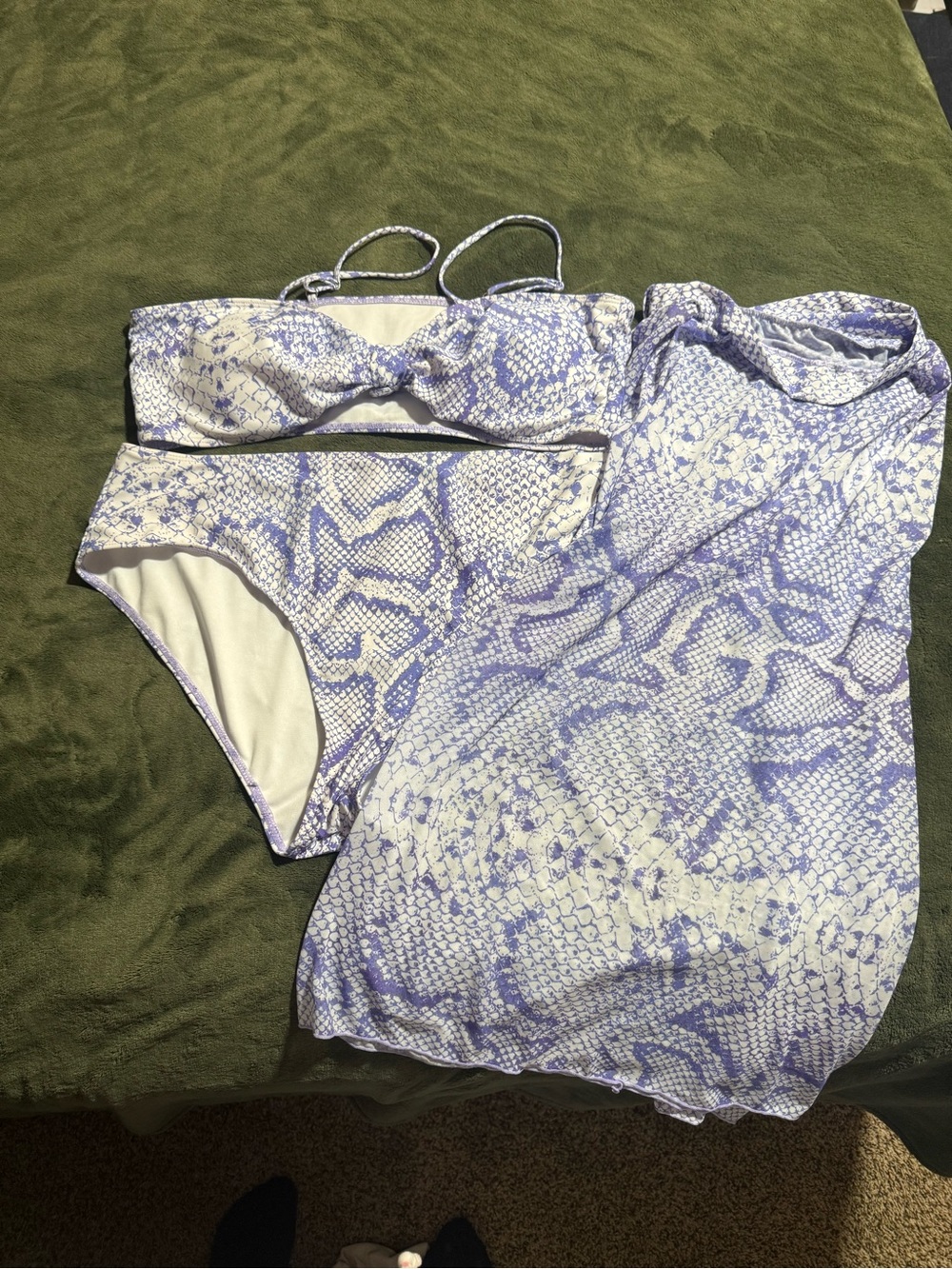 SHEIN Lilac and White Printed Bikini Top